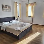 Апартаменти Alexandra - Prime - Pumo Бухарест